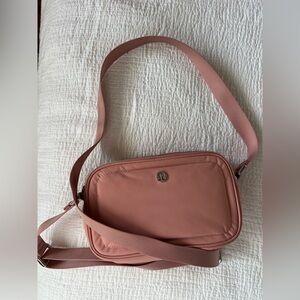 Dusty pink lululemon crossbody camera bag